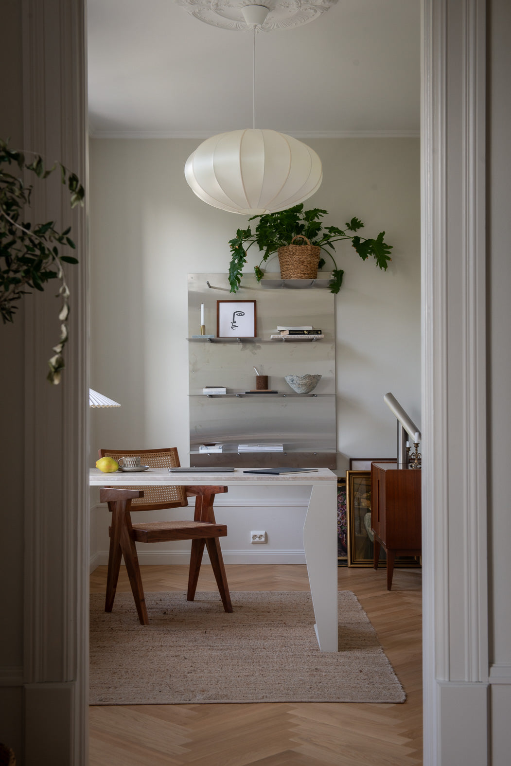 LH010C - Moon Desk
