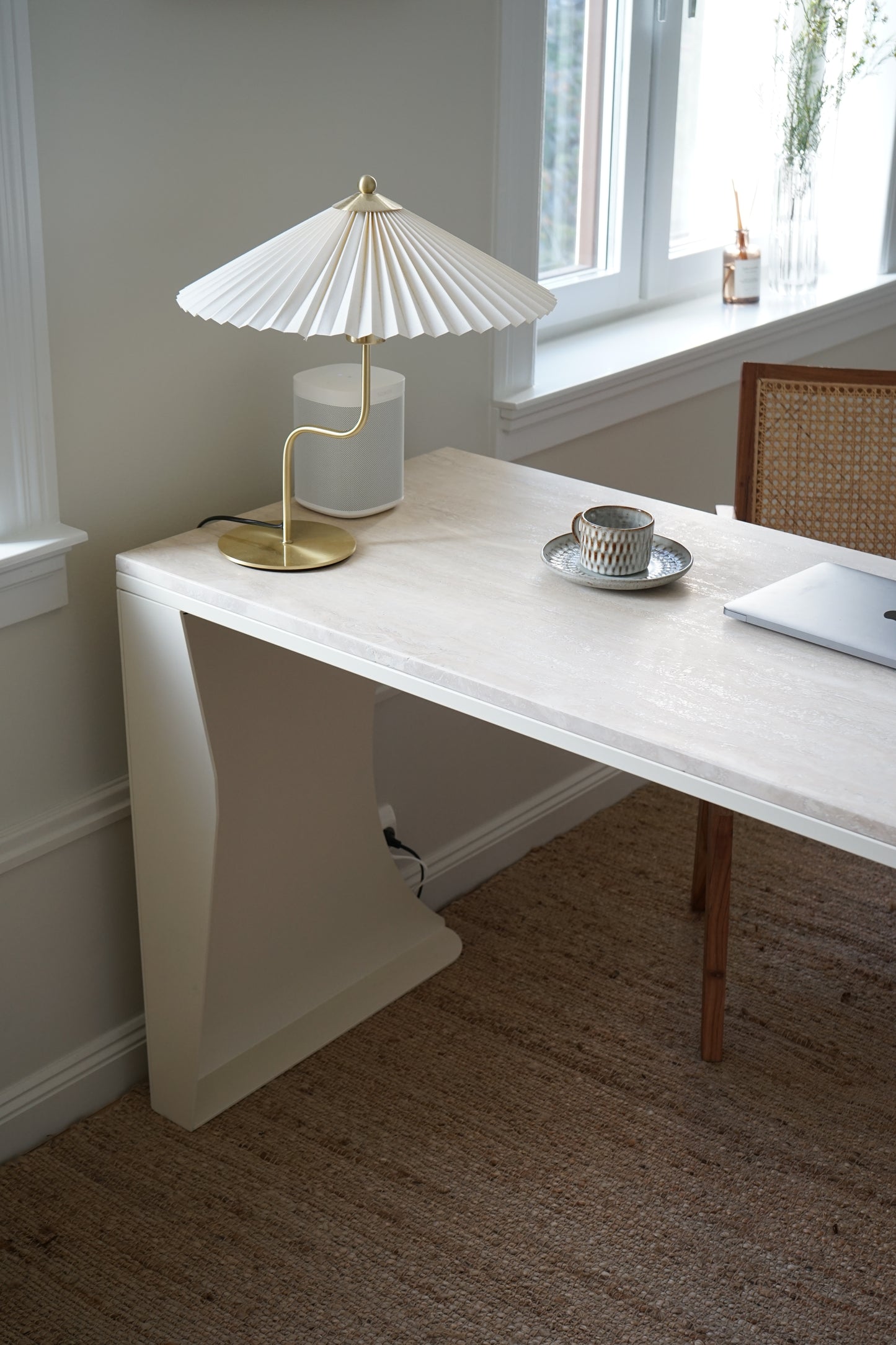 LH010C - Moon Desk
