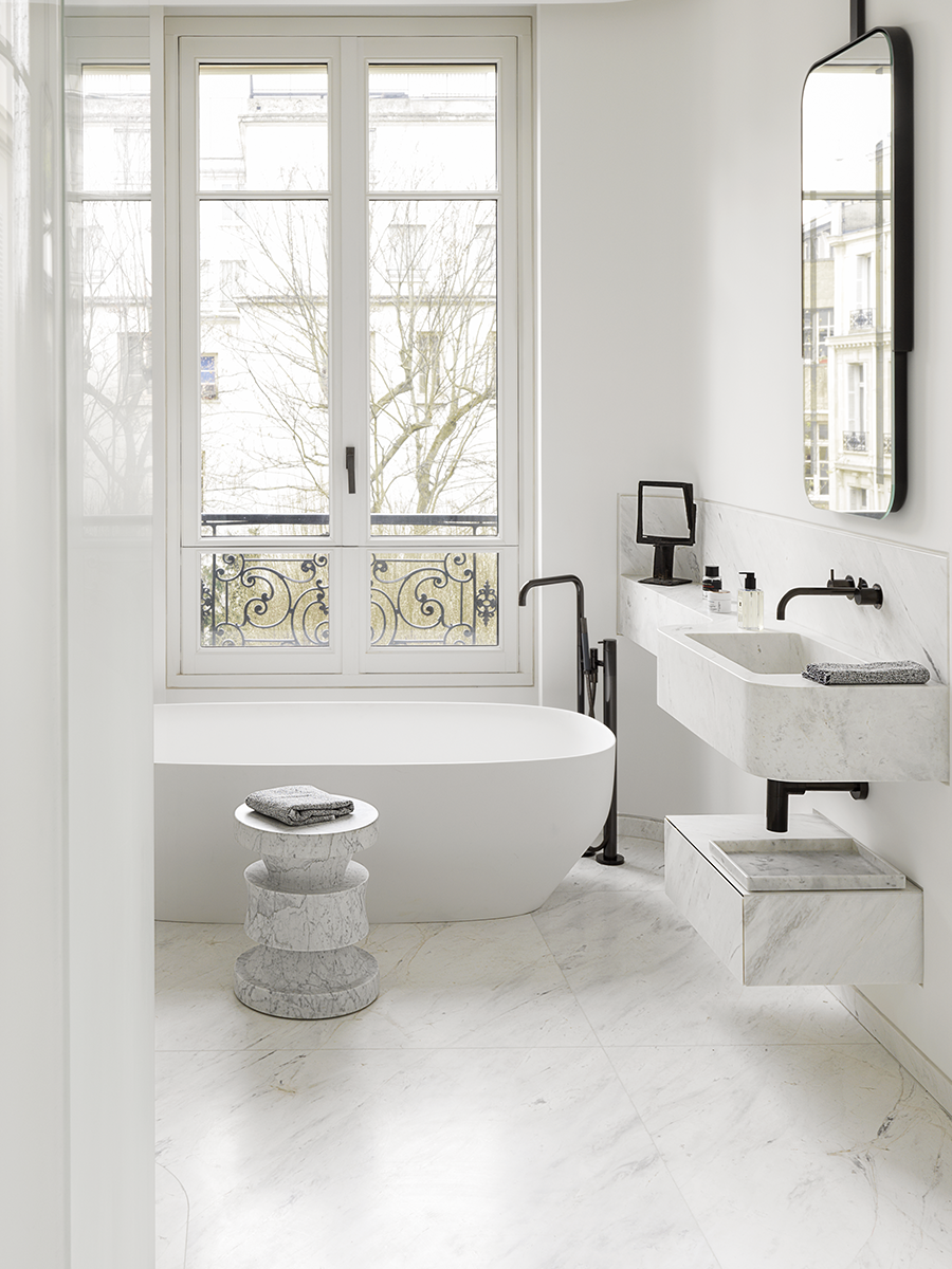 Barth Stool i Carrara
